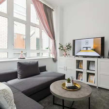 The Manhattan - Urban Living *