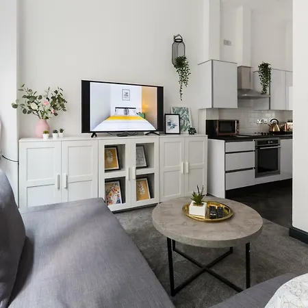 The Manhattan - Urban Living *